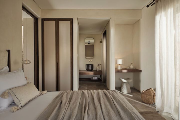 Room 30 of 96