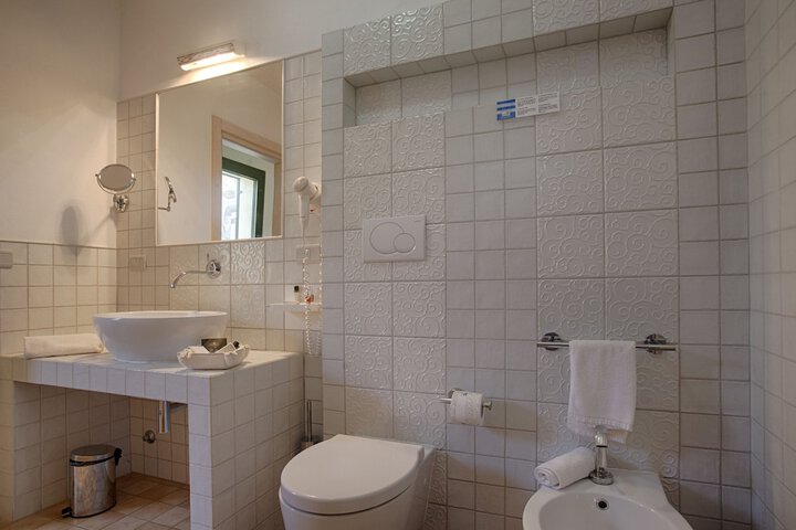 Room 32 of 62