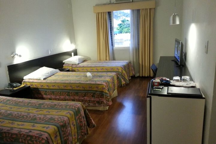 Room 4 of 32