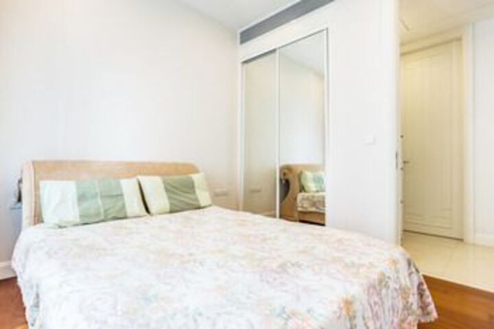 Room 5 of 12