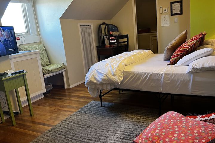 Room 13 of 105