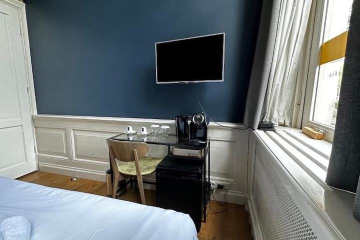 Room 32 of 80