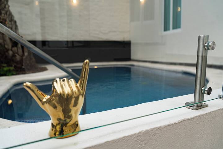 Pool 31 of 33