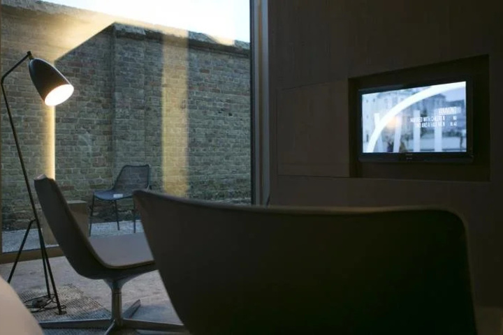 Room 6 of 24