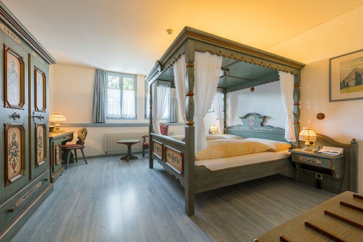 Room 10 of 87