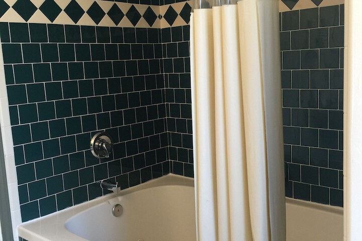 Jetted tub