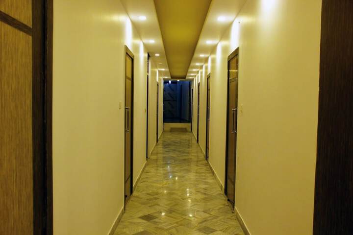Ballroom/Hall 8 of 9