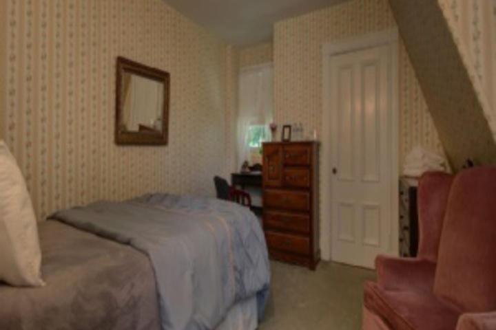 Room 333 of 408