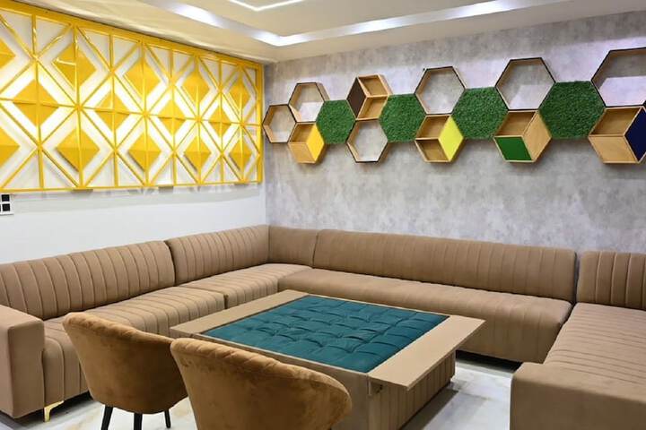 Room 13 of 22