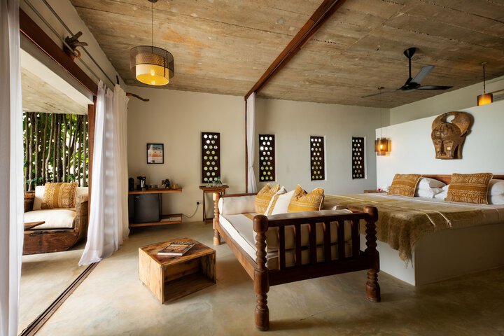 Room 15 of 102