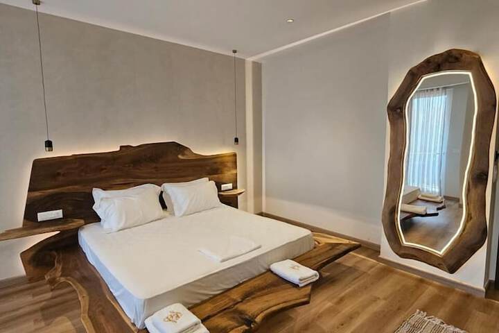 Room 10 of 84