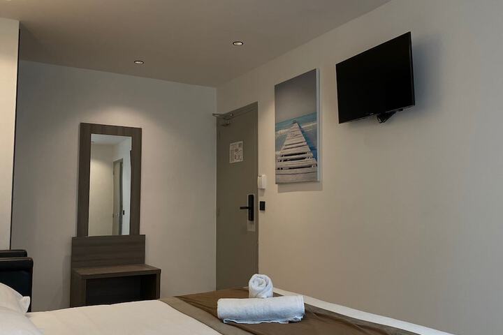 Room 8 of 35