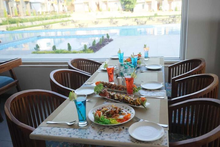Dining 69 of 80