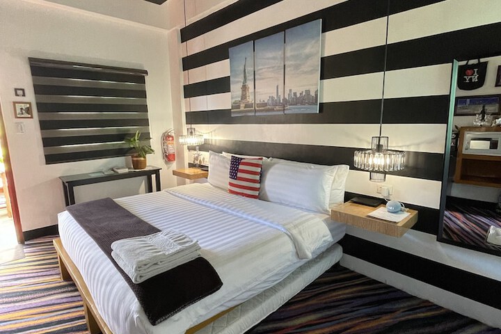 Room 8 of 17