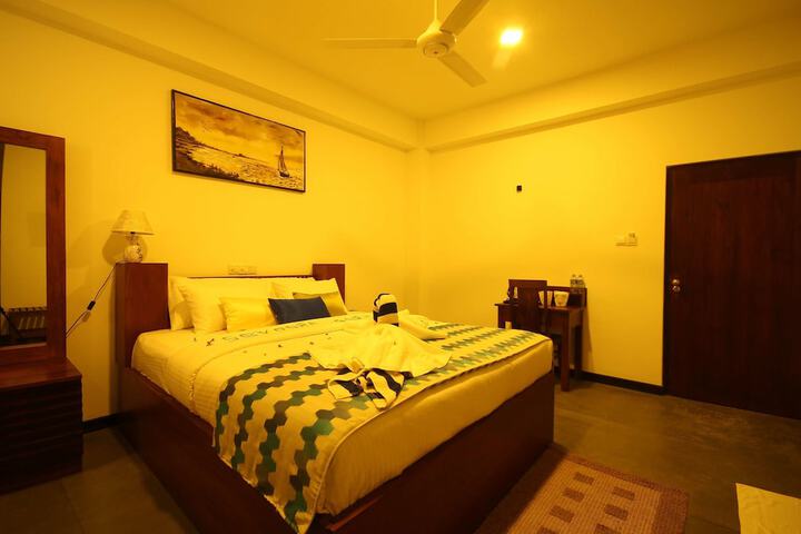 Room 6 of 76