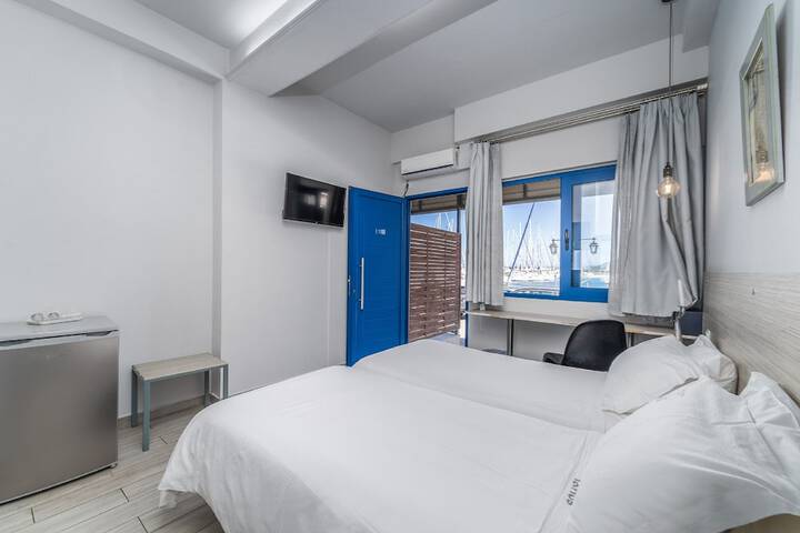 Room 9 of 25