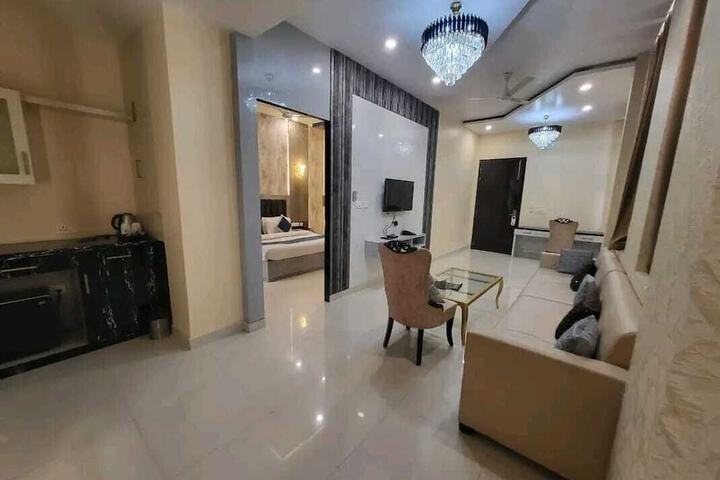 Room 9 of 19