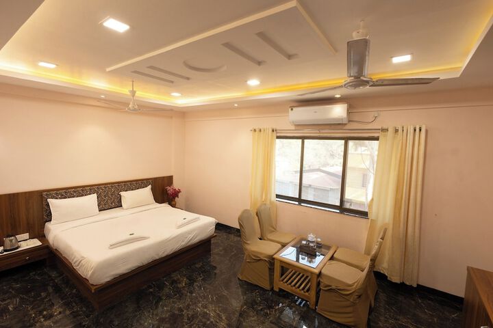 Room 17 of 37