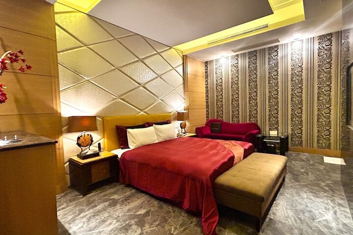 Room 36 of 97