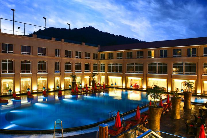 Hotel Pool