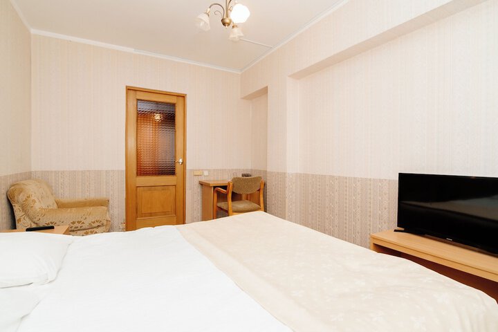 Room 13 of 26