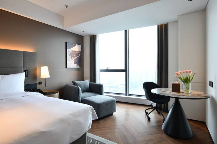 Room 52 of 82