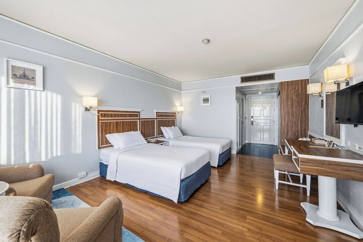 Room 10 of 66