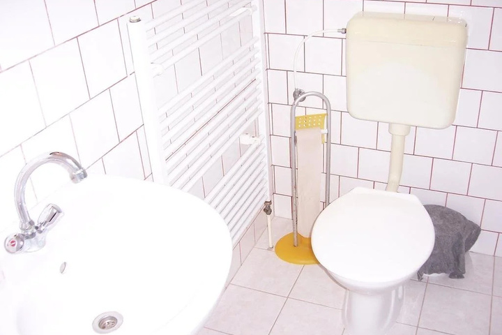 Room 7 of 14