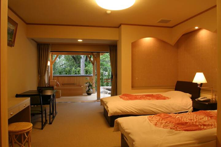 Room 8 of 48