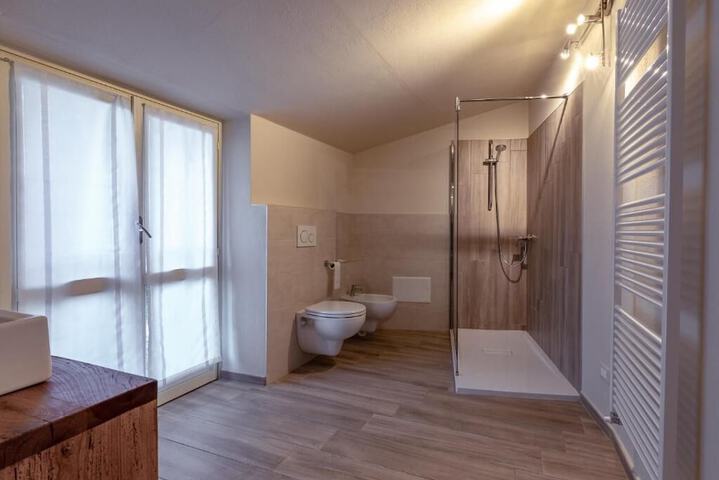 Room 9 of 16