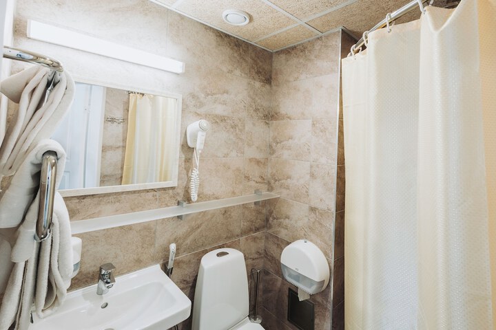 Room 53 of 79