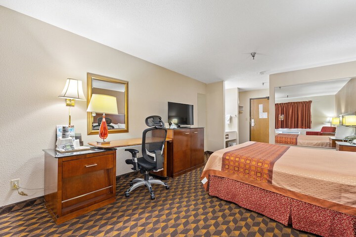 1 King Bed (8 of 16)
