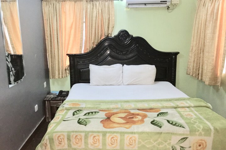 Room 13 of 31