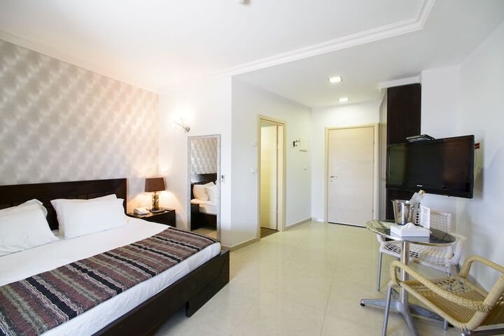 Room 32 of 63