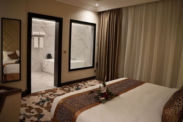 Room 15 of 28