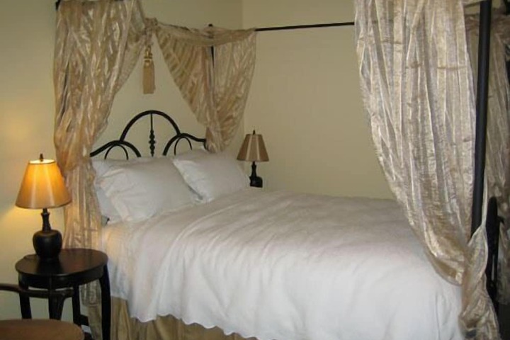 Room 13 of 22