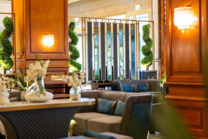 Entrance & Lobby