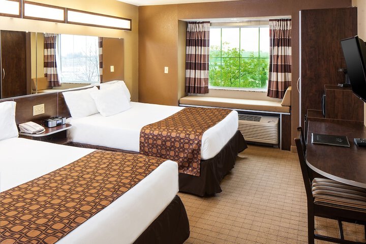 2 Queen Beds (3 of 18)