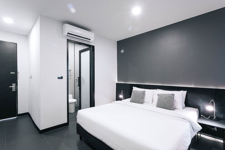 Room 16 of 82