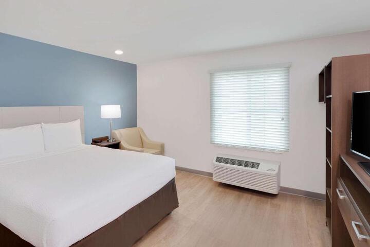 Queen Bed Accessible (2 of 13)