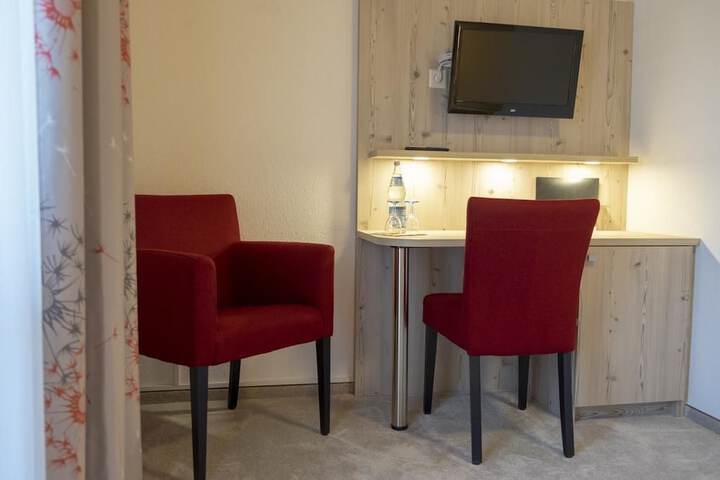 Room 10 of 38