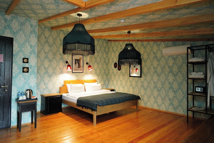 Room 18 of 73