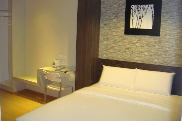 Room 8 of 14