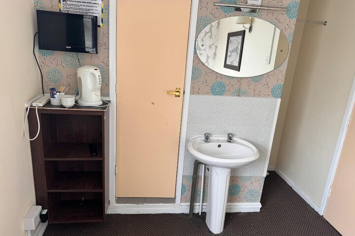 Room 8 of 156