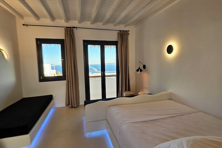 Room 4 of 113