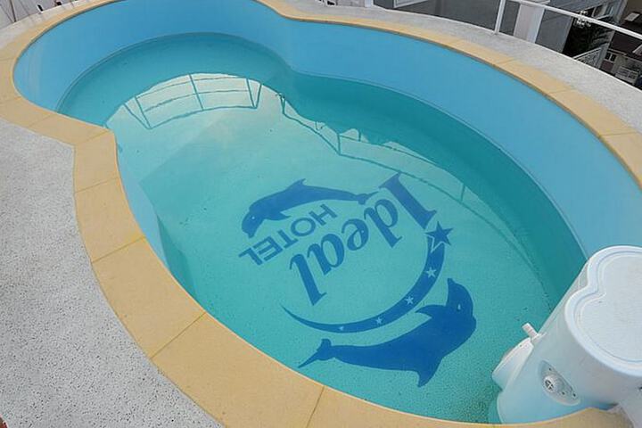 Hotel Pool