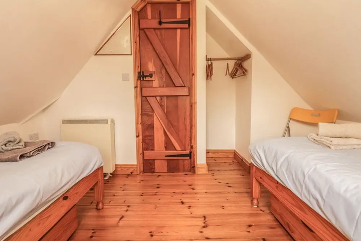 Room 4 of 15