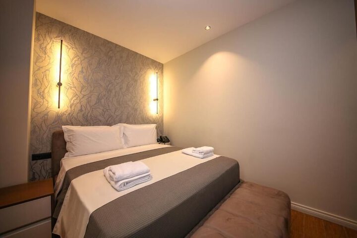 Room 2 of 108