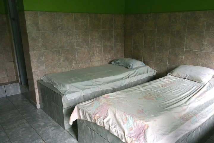 Room 6 of 17