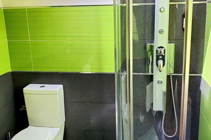 Room 18 of 28